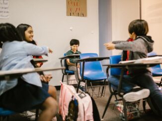 Yardımlaşma ve Prososyal Davranışlar: Başkalarına Neden Yardım Ederiz?
